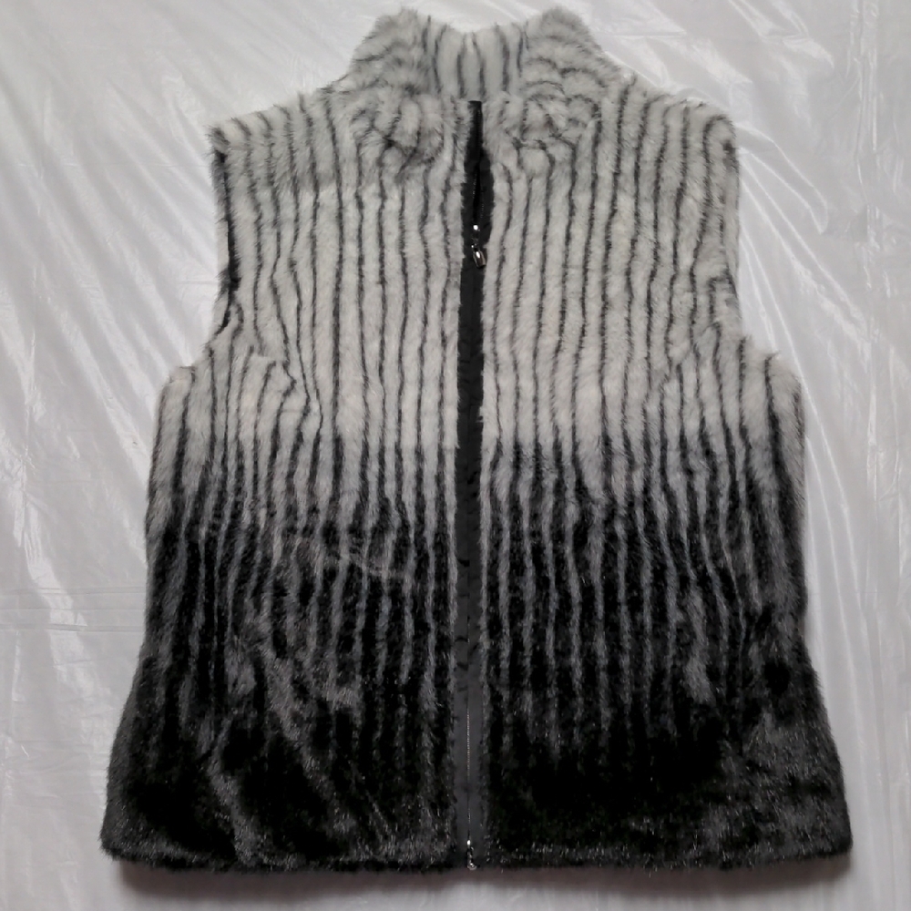 St John Ombre Faux Fur Zip Up Vest Black Grey Size 4